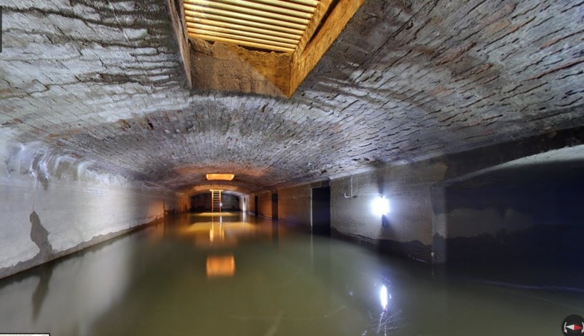 Бассейн, находящийся в подвале театра Опера Гарнье