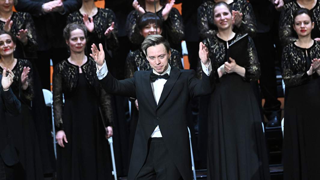 رهبر ارکستر الکسی ورشچاگین پس از اجرای اپرا آلکو.  عکس: ریانووستی / کریل کالینیکوف