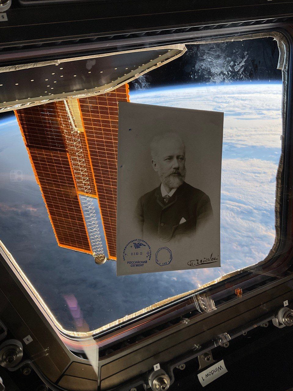 عکس پرتره P. I. Tchaikovsky در ISS