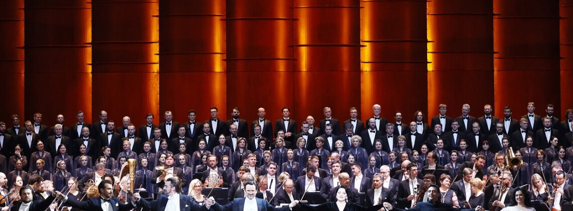 Иван Максимейко, Михаил Казаков, Игорь Головатенко, Олег Долгов, Хибла Герзмава, маэстро Жорди Бернасер, Альбина Латипова. Фото - Дамир Юсупов