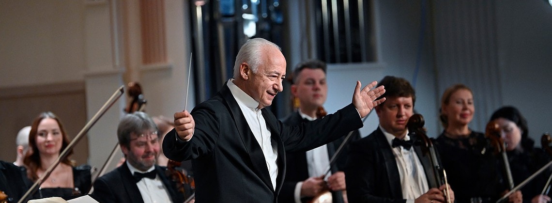 Владимир Спиваков и артисты НФОР. Фото - Лев Федосеев