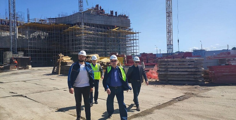 Владимир Урин на стройплощадке филиала Большого театра в Калининграде