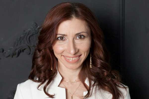 Анна Жарова
