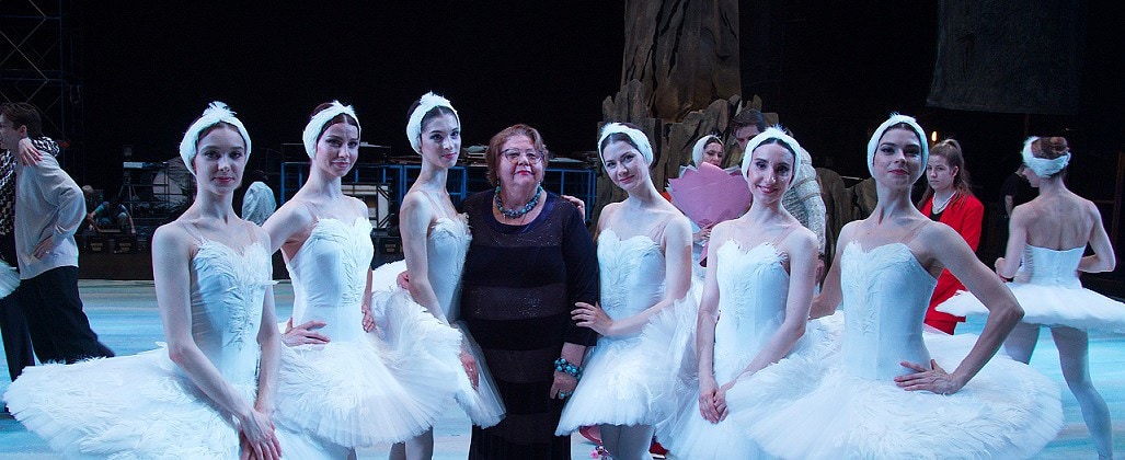 Маргарита Дроздова и артистки балета МАМТ