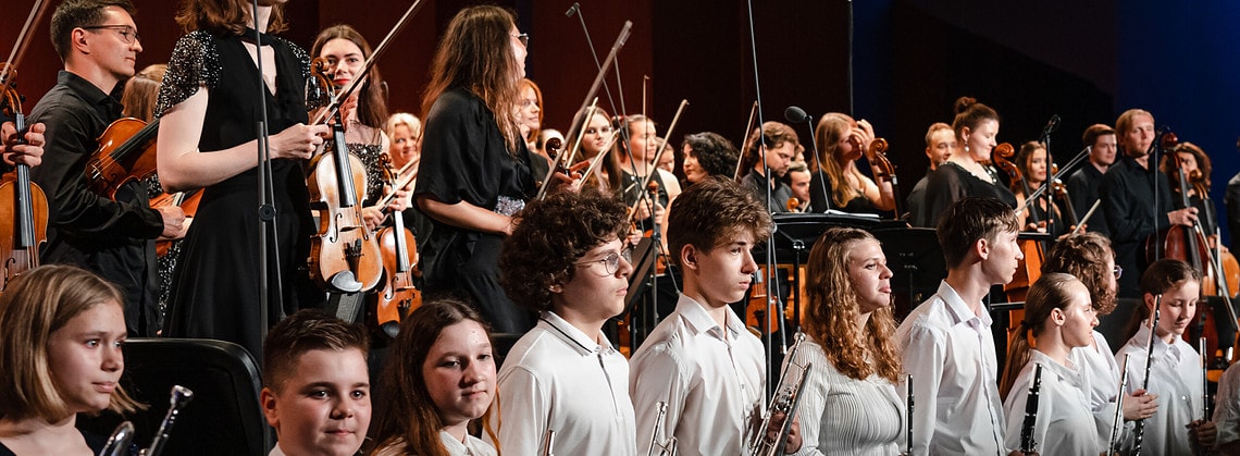 Воспитанники «Сириуса» выступили на одной сцене с РНМСО на Летнем молодежном фестивале