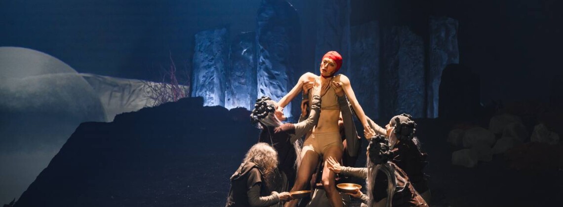 Сцена из мелодрамы Игоря Стравинского "Персефона" в постановке Анны Гусевой (Дягилевский фестиваль)