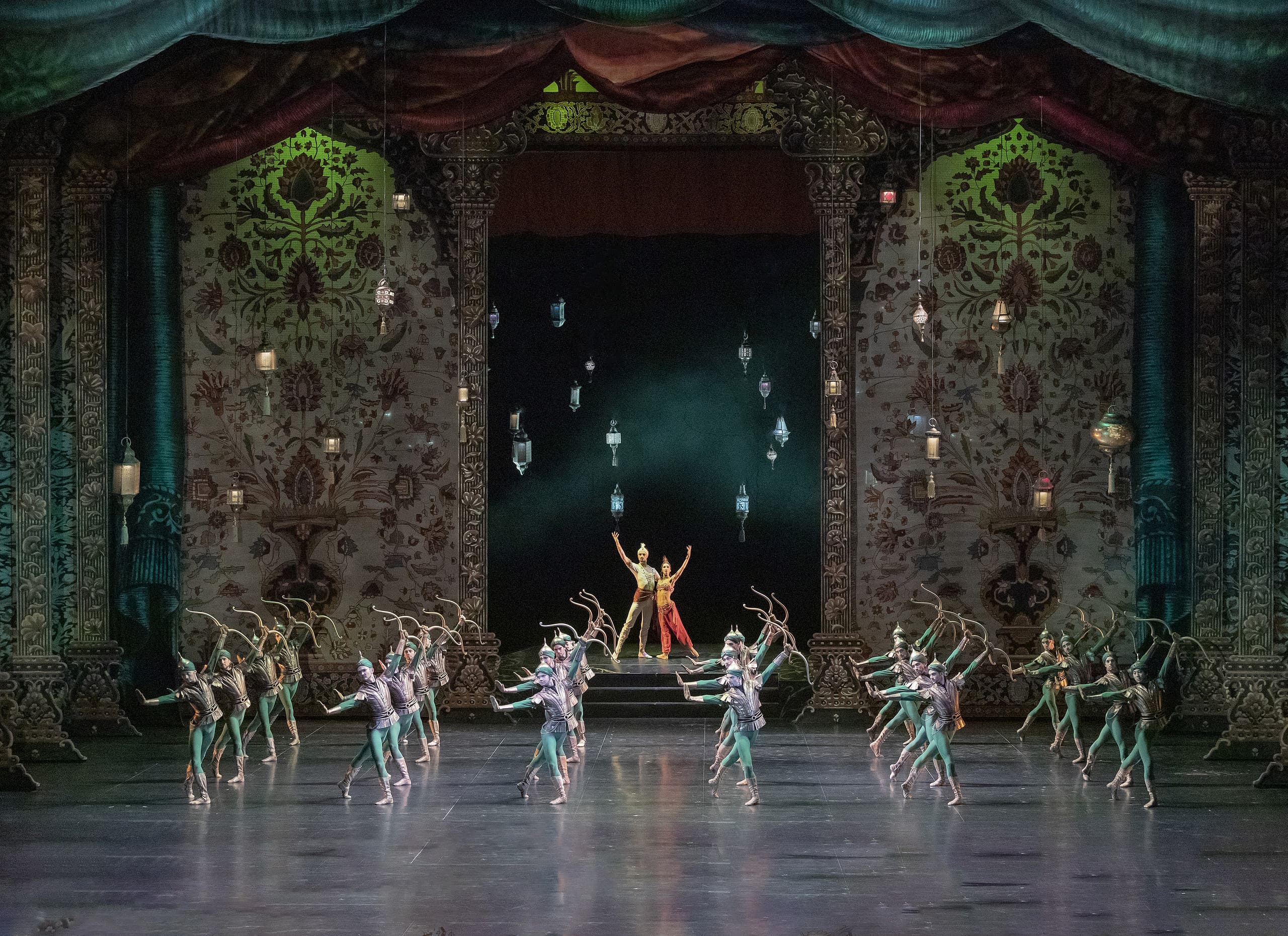 "Тысяча и одна ночь" на Приморской сцене Мариинского театра. Фото - Илья Коротков