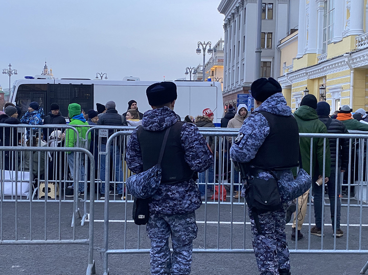 Очередь у Большого театра. Фото - Ирина Боброва