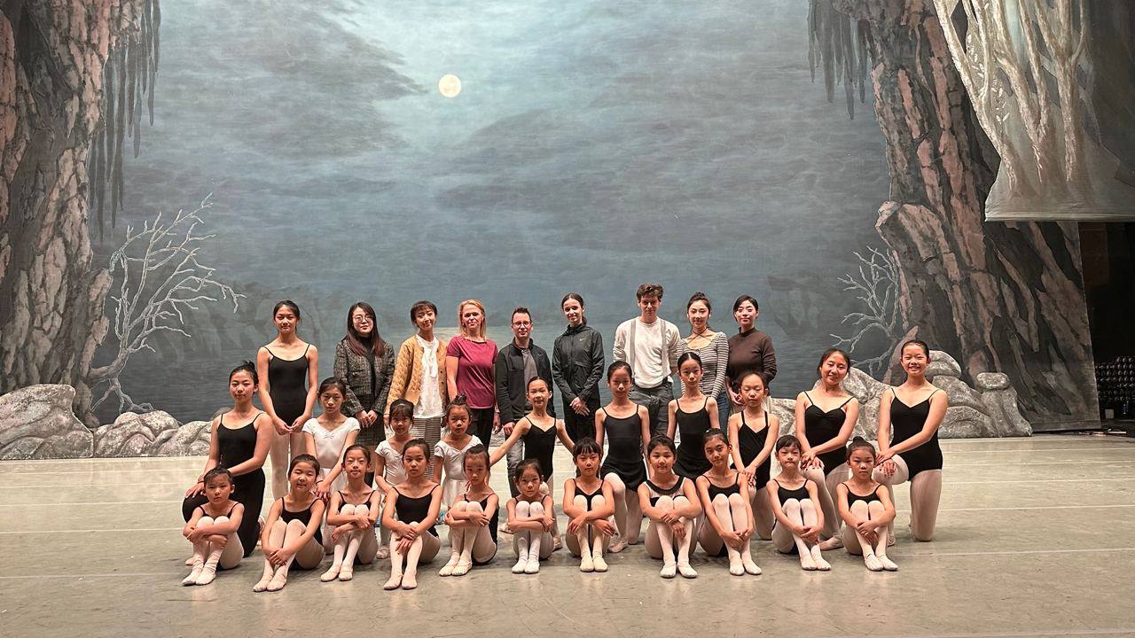 Мастер-класс для детей из балетных школ провинции Шаньси