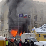 В центре Петербурга горит здание Консерватории. Фото -- читатели "Фонтанки"