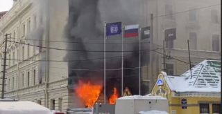 В центре Петербурга горит здание Консерватории. Фото -- читатели "Фонтанки"