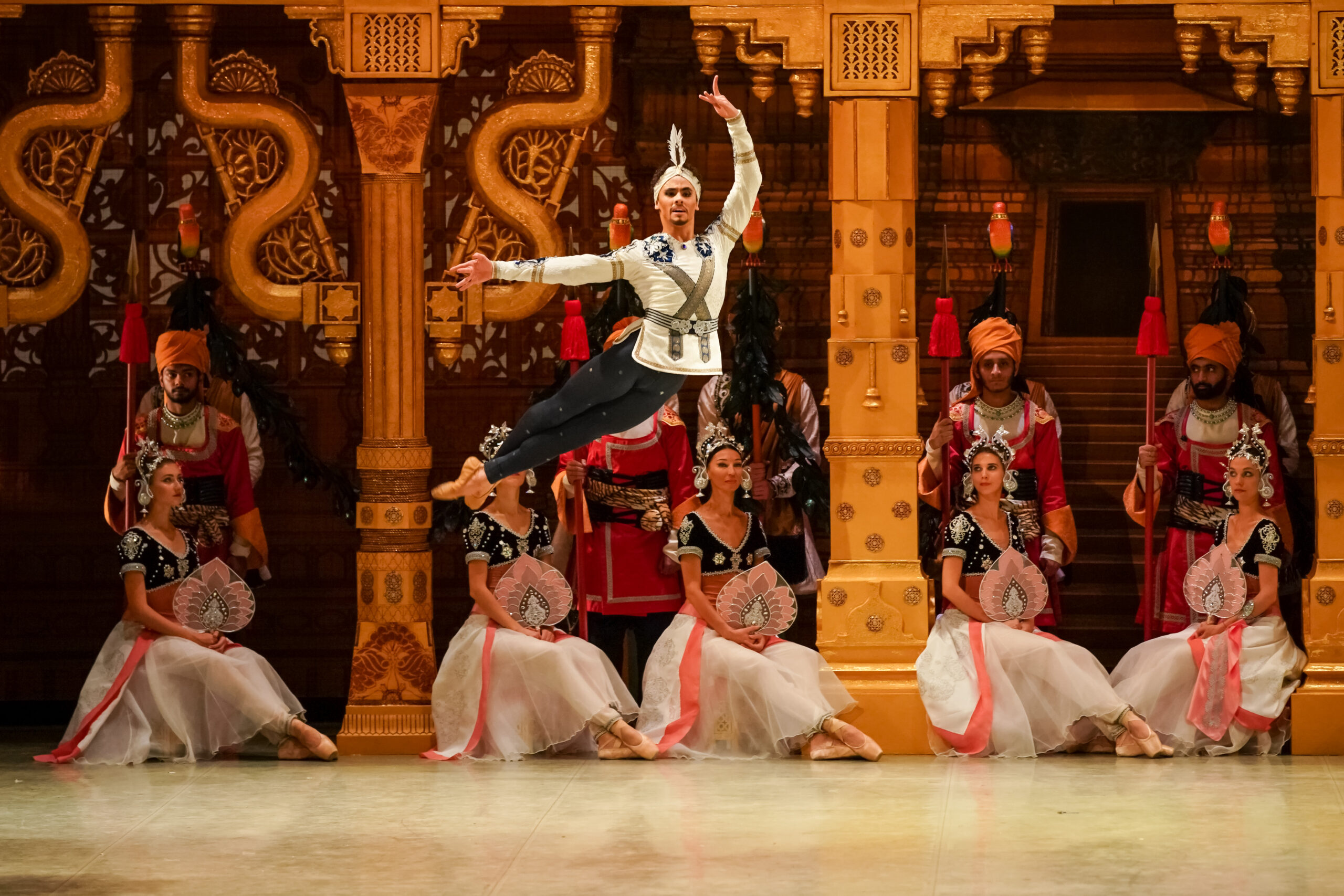 Габриэл Лопес в партии Солора в балете Баядерка. Фото -- Антон Завьялов
