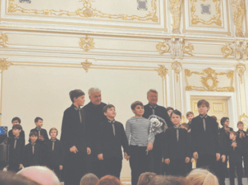 Хор мальчиков исполнил водевиль «Золота тщета». Фото предоставлено пресс-службой Санкт-Петербургской филармонии