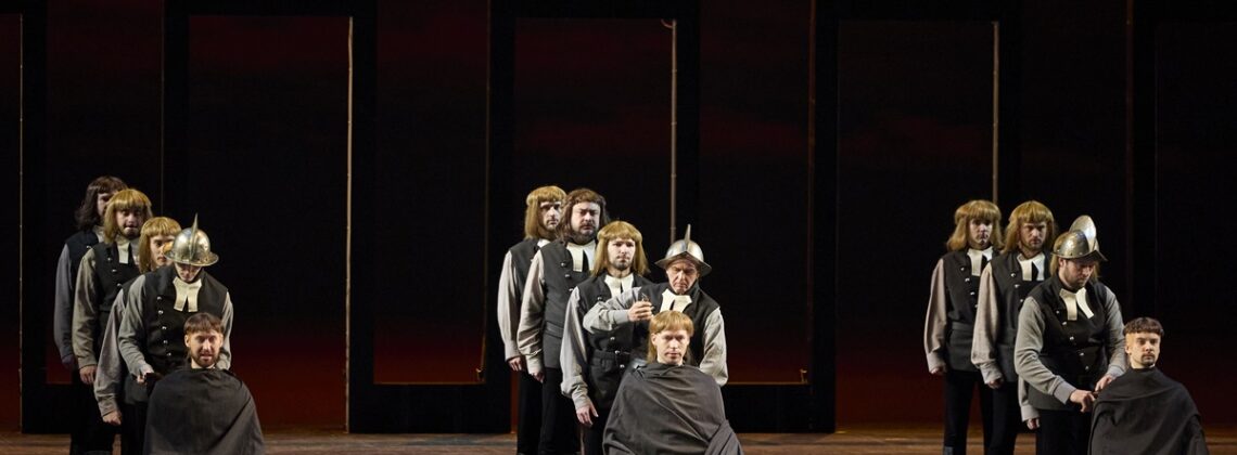 Сцена из оперы Беллини "Пуритане". Фото -Михаил Вильчук, Мариинский театр