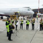 Солисты Всероссийского юношеского симфонического оркестра дали концерт на ВПП аэропорта Сочи