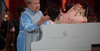 Александра Пахмутова