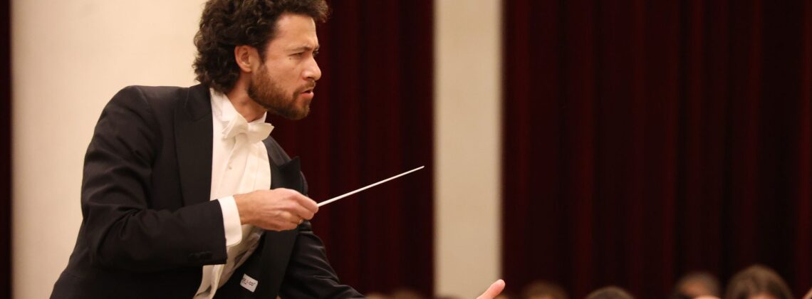 Димитрис Ботинис в Большом зале филармонии. Фото -- Сергей Тягин