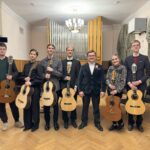 В классе Дмитрия Бородаева изучают произведения для гитары эпохи Ренессанса и барокко, классицизма, романтизма, а также современных авторов XX–XXI веков