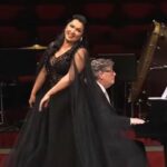 Анна Нетребко и Джеймс Вон. Фото: Mecely S. Worldstars of Opera & Classicalmusic Подробнее: https://eadaily.com/ru/news/2024/12/06/zabastovka-v-la-scala-netrebko-ostalas-bez-orkestra