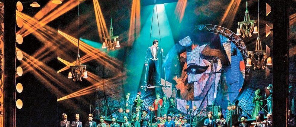 Сцена из спектакля