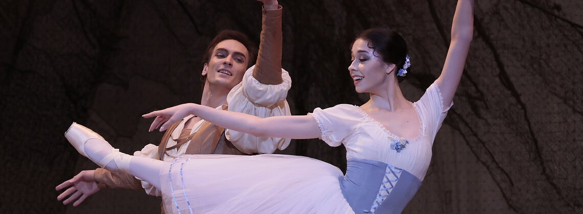 Мария Кошкарева (Жизель), Артемий Беляков (Альберт). Фото -- Дамир Юсупов