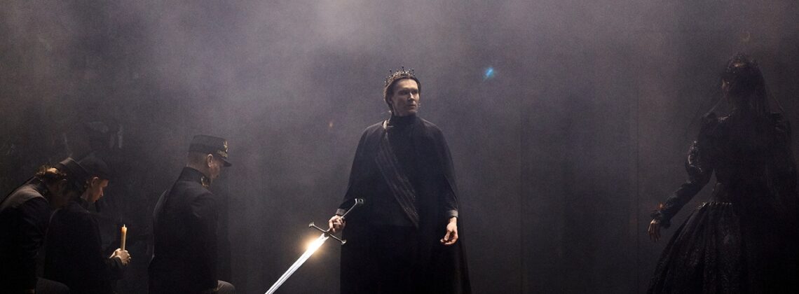 Принц Зигфрид - Максим Просянников. Фото - Сергей Досталев