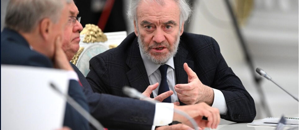 Художественный руководитель – директор Государственного академического Мариинского театра, генеральный директор Большого театра России Валерий Гергиев перед началом заседания попечительских советов Большого и Мариинского театров. Фото: Сергей Бобылёв, РИА «Новости»
