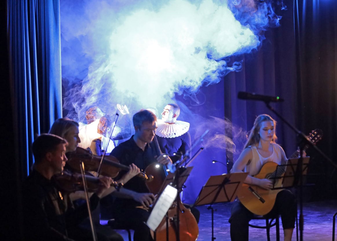 Перформанс по мотивам «Лунного Пьеро»