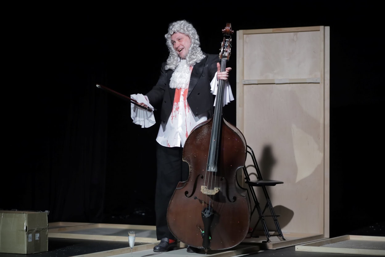 Григорий Кротенко в моноспектакле «Контрабас-2»