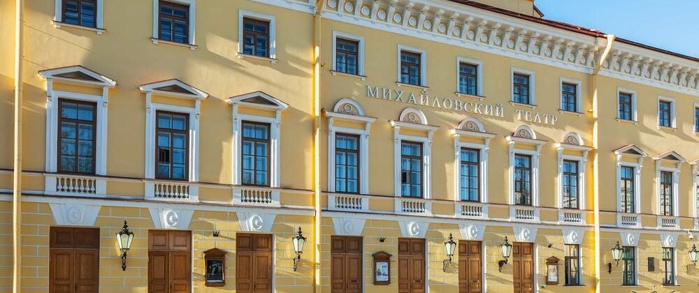 В Михайловском театре проходят обыски