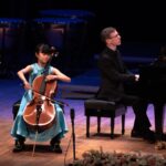 Керуикси Mа, победительница конкурса в младшей возрастной группе. Партия фортепиано Виталий Егоров. Фото -- Юлия Саранцева