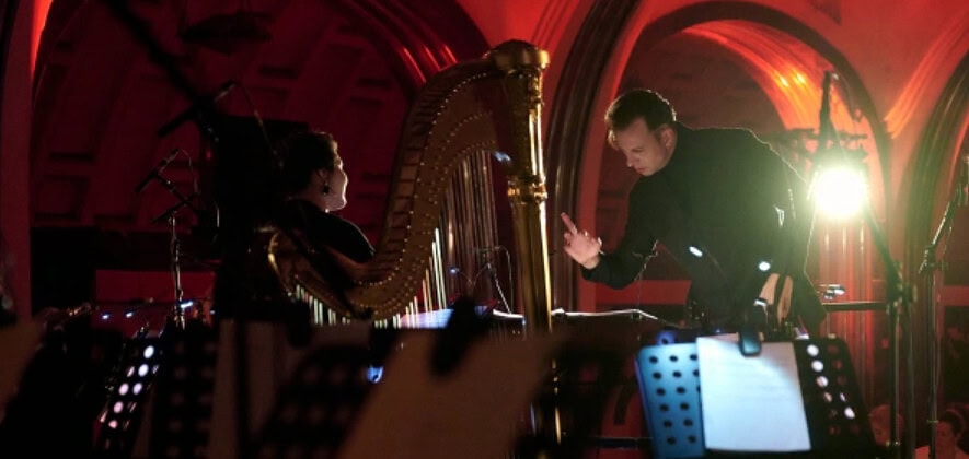 Теодор Курентзис и musicAeterna на станции метро «Маяковская» © Сергей Бойко для РБК