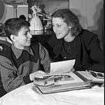 Майя Плисецкая и ее брат Азарий, 1950 год. Фото -- Александр Становов/ТАСС