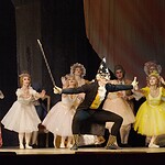 Сцена из балета "Щелкунчик". Фото -- bashopera.ru