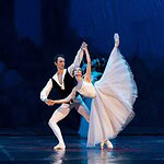 Прима-балерина Большого театра России Евгения Образцова и премьер Большого театра России Семён Чудин. Фото предоставлено пресс-службой вечера