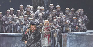 Зима, снег, холод – одна из ключевых метафор постановщиков. Фото Михаила Вильчука/Мариинский театр