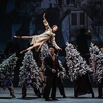 Сцена из спектакля. Фото -- Батыр Аннадурдыев