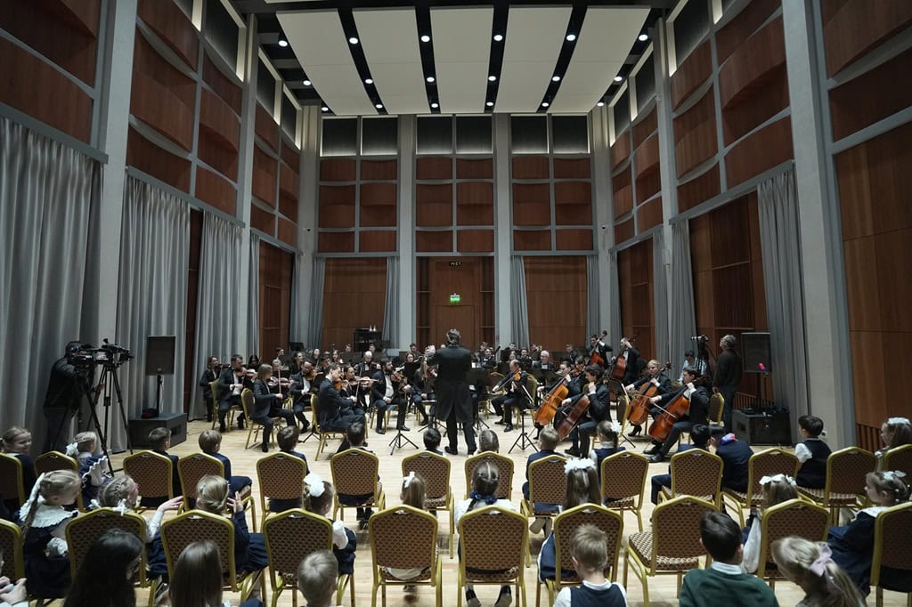 Дирижёр, выходи!