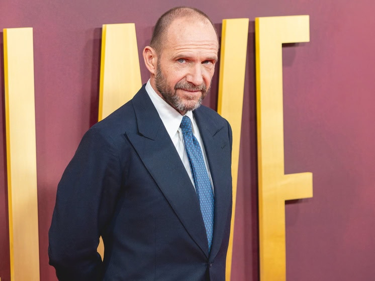 «Рана и боль»: Рэйф Файнс научил японцев в Париже хандре Евгения Онегина