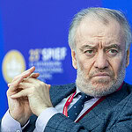 Валерий Гергиев. Фото -- Алексей Смышляев/Фотобанк Лори