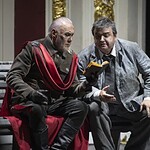 Сергей Лейферкус (слева) в роли Понтия Пилата в опере "Мастер и Маргарита". / Предоставлено самарским театром оперы и балета