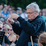 Сергей Стадлер на фестивале «Опера — всем!» летом 2025 года дирижировал оперой «Саломея» Рихарда Штрауса. Фото -- пресс-служба фестиваля «Опера — всем!»