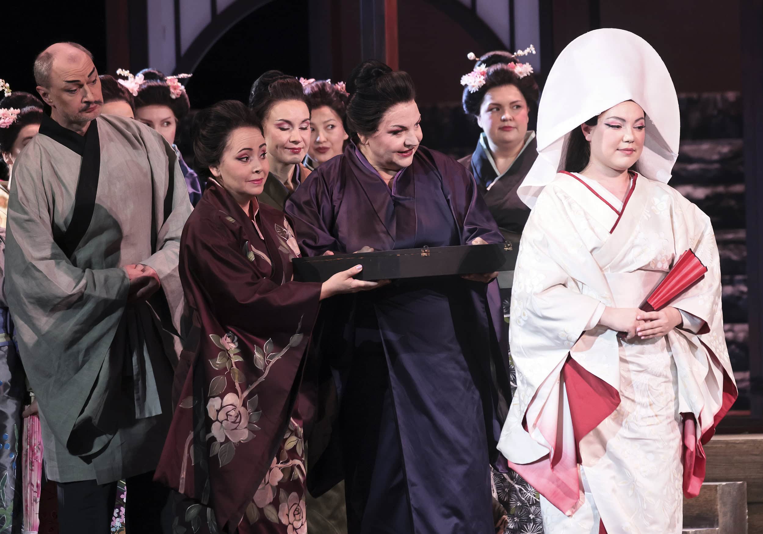赤いゲイシャ：ボリショイ劇場が『蝶々夫人』の初演でシーズンを締めくくる