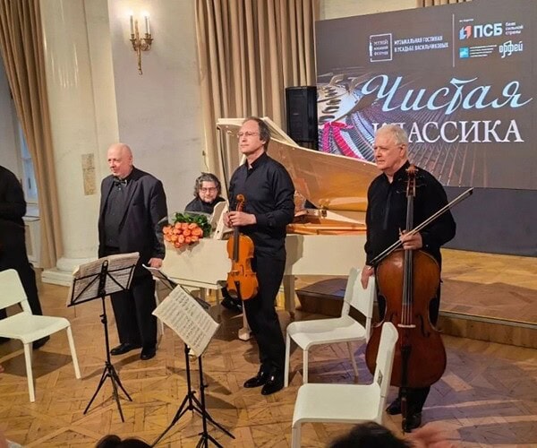 Ансамбль "Чистая классика": симфония в миниатюре