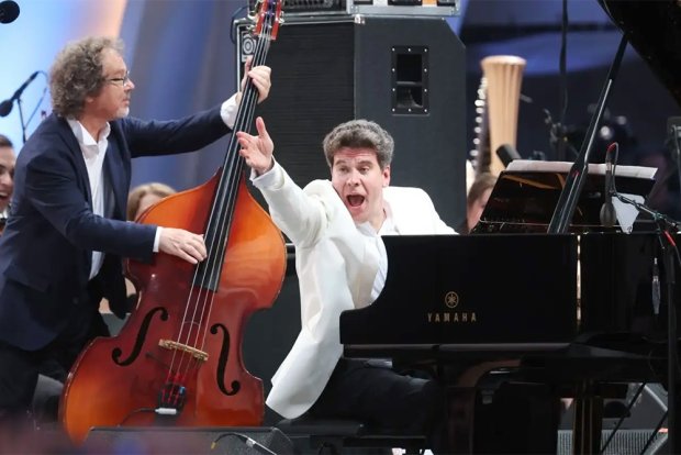 デニス・マツーエフ：「世界が狂気に陥るとき、音楽はワクチンとなる」