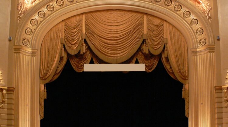 Сцена War Memorial Opera House — театра Оперы Сан-Франциско. Архивное фото, 2008 год. Andreas Praefcke
