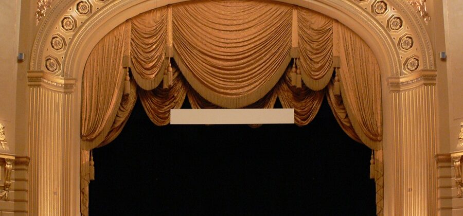 Сцена War Memorial Opera House — театра Оперы Сан-Франциско. Архивное фото, 2008 год. Andreas Praefcke