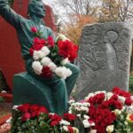 Памятник легендарному хореографу Юрию Григоровичу открыли на Новодевичьем кладбище. Фото -- пресс-служба Большого театра
