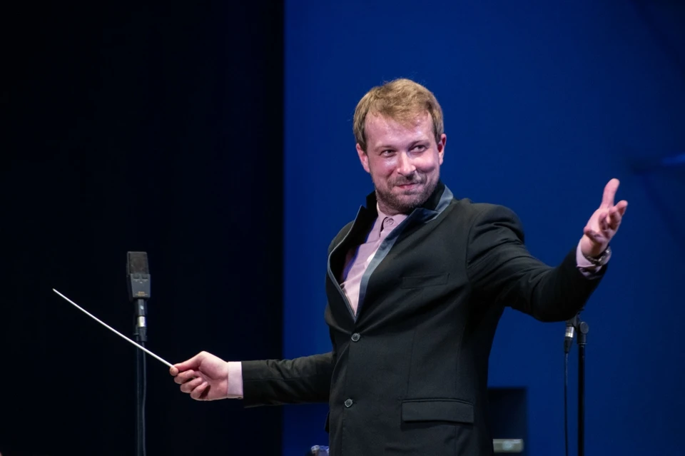 指揮者のキリル・イリインがサラトフ・フィルハーモニーの吹奏楽団「ヴォルガ・バンド」との共演や難解な音楽の意義について語る