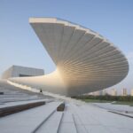 Спиральная крыша Шанхайского большого оперного театра. Фото - Tian Fangfang / Snøhetta